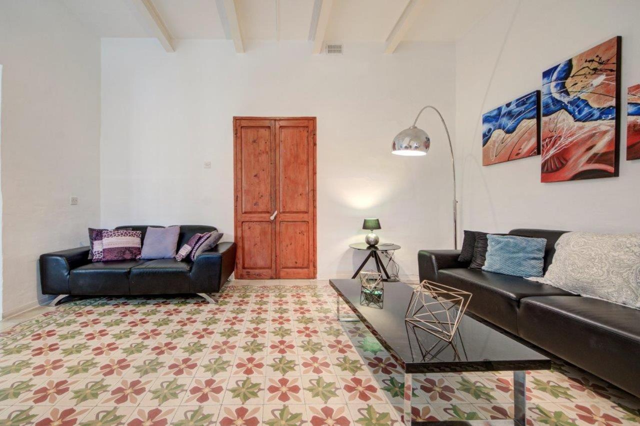 Valletta 2 Bedroom Sleeps 6 Apartment Walking Distance To Centre And The Sea Exterior photo