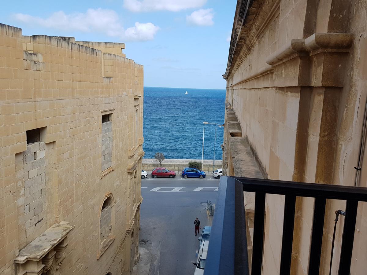 Valletta 2 Bedroom Sleeps 6 Apartment Walking Distance To Centre And The Sea Exterior photo